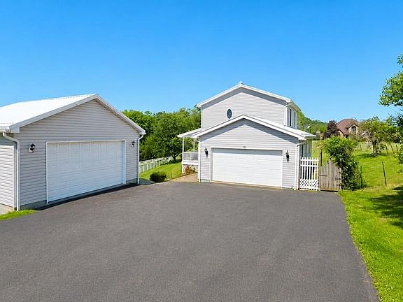 3rd image of 180 Basset Ln