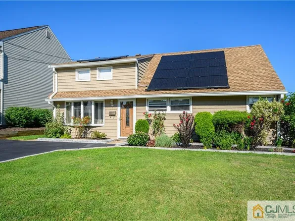 349 Prospect Ave, Avenel, NJ 07001