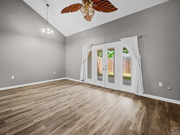 5th image of 237 N French Quarter Dr