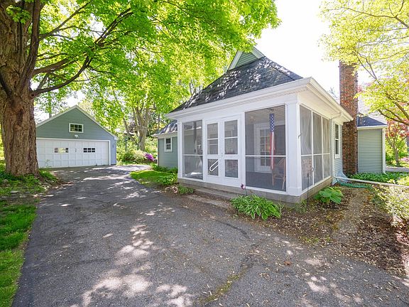 5th image of 440 Hilldale Dr