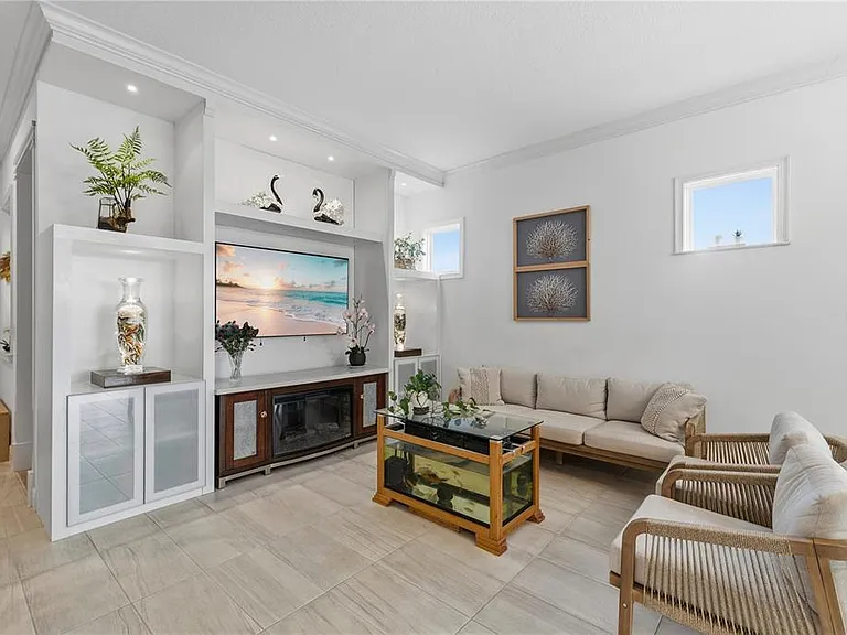5092 Twin Lakes Blvd — Photo 4
