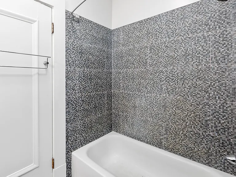929 Pine Street — Photo 20