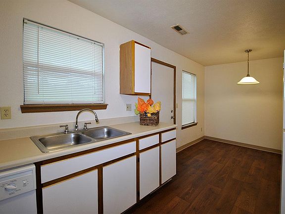 2nd image of 6152 Applegrove Ln