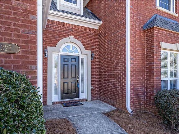 2nd image of 227 Brookwood Dr