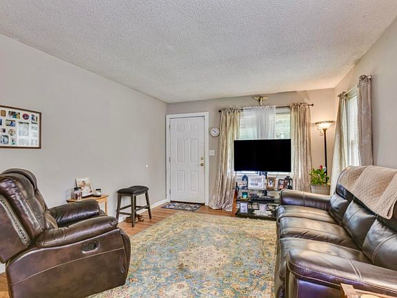5th image of 186 Hillview Dr