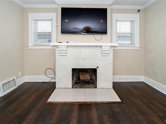 3rd image of 412 Stafford Ave
