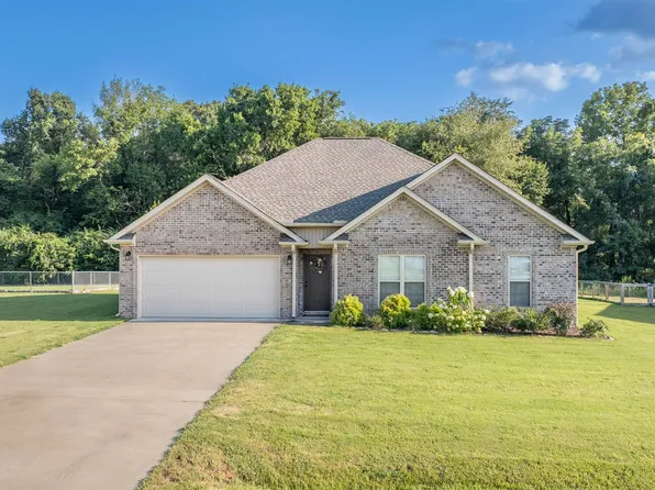 84 W Blue Heron Dr, Killen, AL 35645