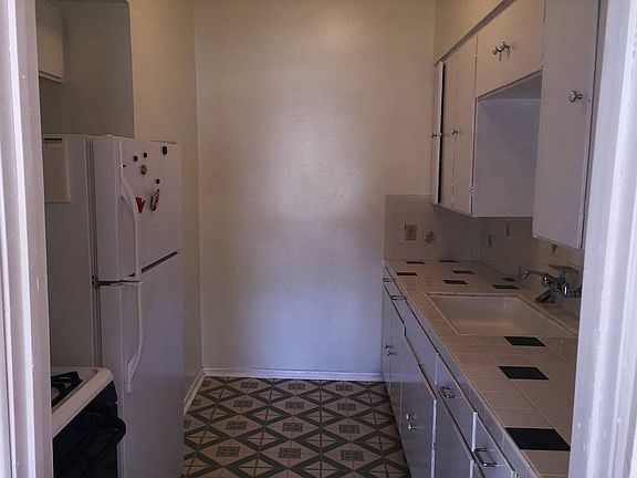 4th image of 116 Corona Ave #2