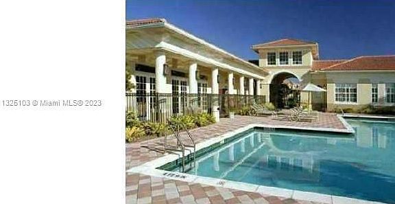 4th image of 2486 Centergate Dr