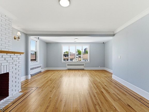 2nd image of 773 Kingsland Ln