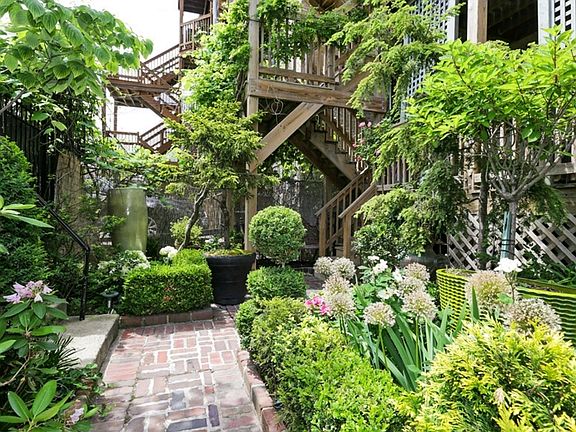 Brazilian Brick paved patio 