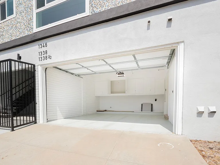 1346 Stanley — Photo 41