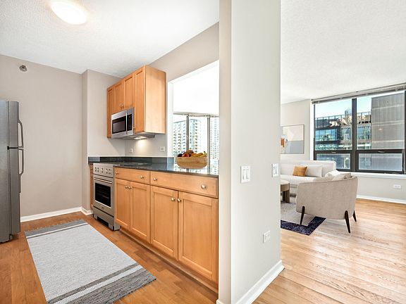 4th image of 400 N La Salle Dr APT 1411