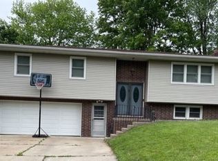 3301 Sunnyside Dr, Saint Joseph, MO 64503