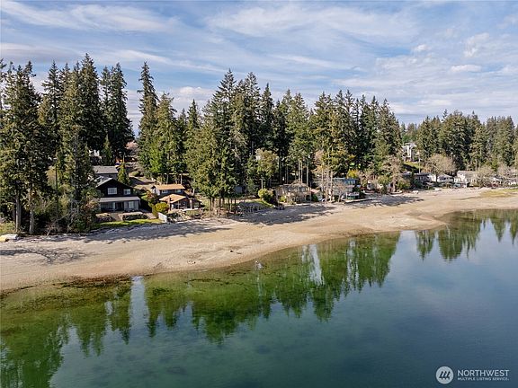 3rd image of 630 E Treasure Island Drive