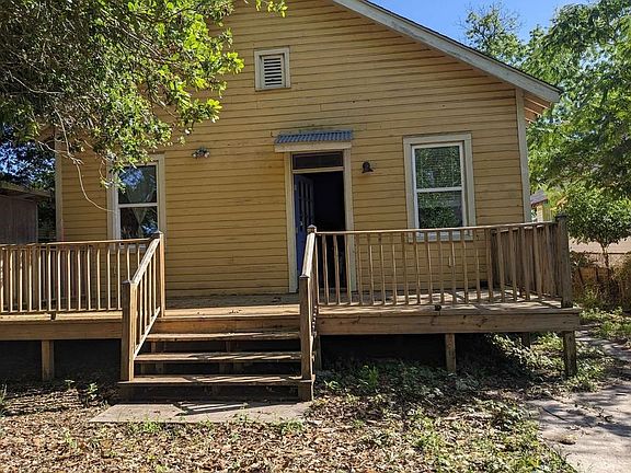 3rd image of 5421 Burgundy St