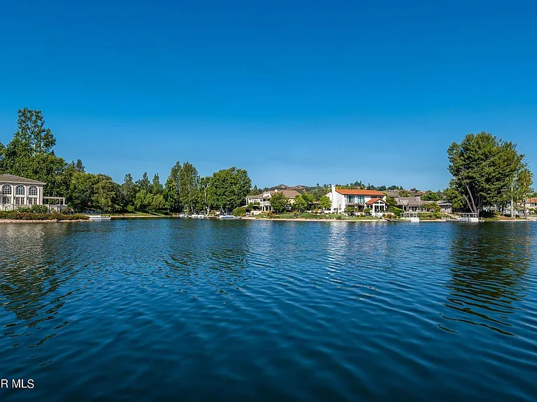 32146 Oakshore Dr — Photo 16