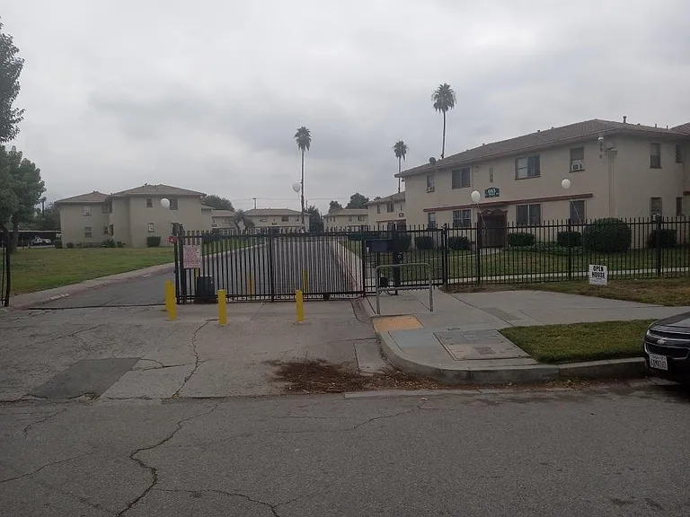 671 Virginia Cir #D — Photo 1