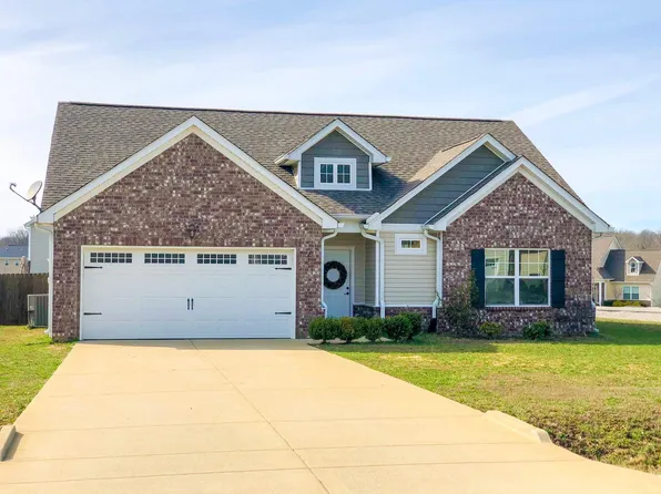 211 Wyburn Pl, Burns, TN 37029