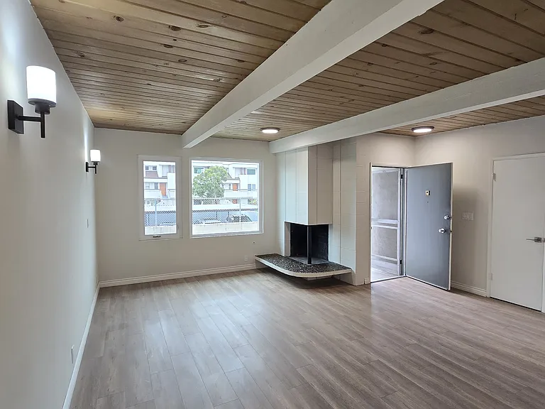 2688 Lake Ave #2690.5 — Photo 6