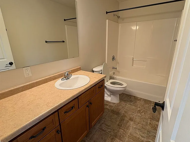 3707 S Broadway St — Photo 41