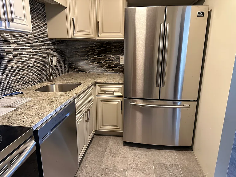 302 Main St — Photo 2