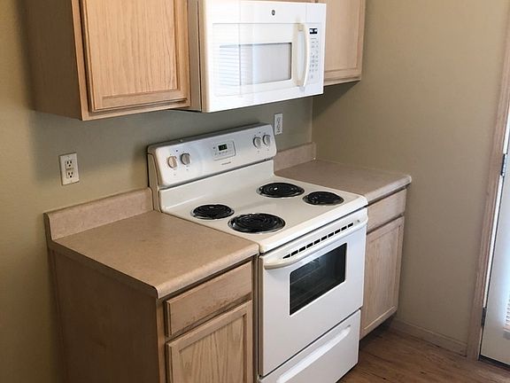 4th image of 2819 SE Colorado Ave