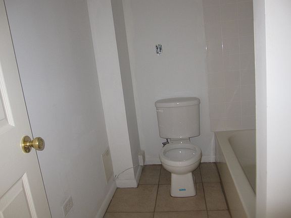 3rd image of 1654 W Chicago Ave #1