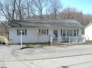 4 Beacon Rd, Hopatcong, NJ 07843