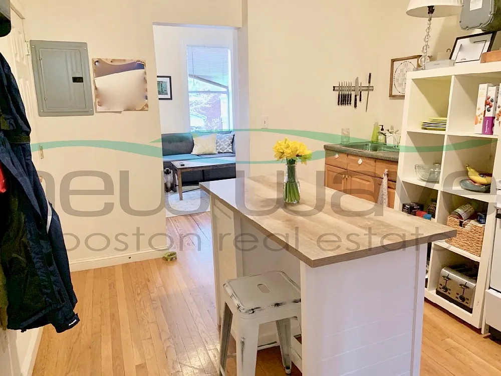 Studio, 350 sqft, $2,400 — Photo 4