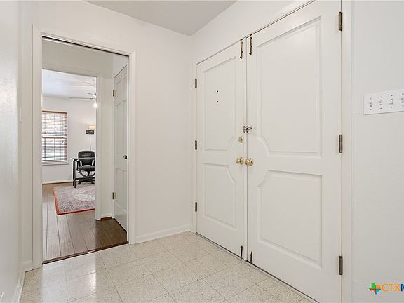 5th image of 207 Live Oak Dr