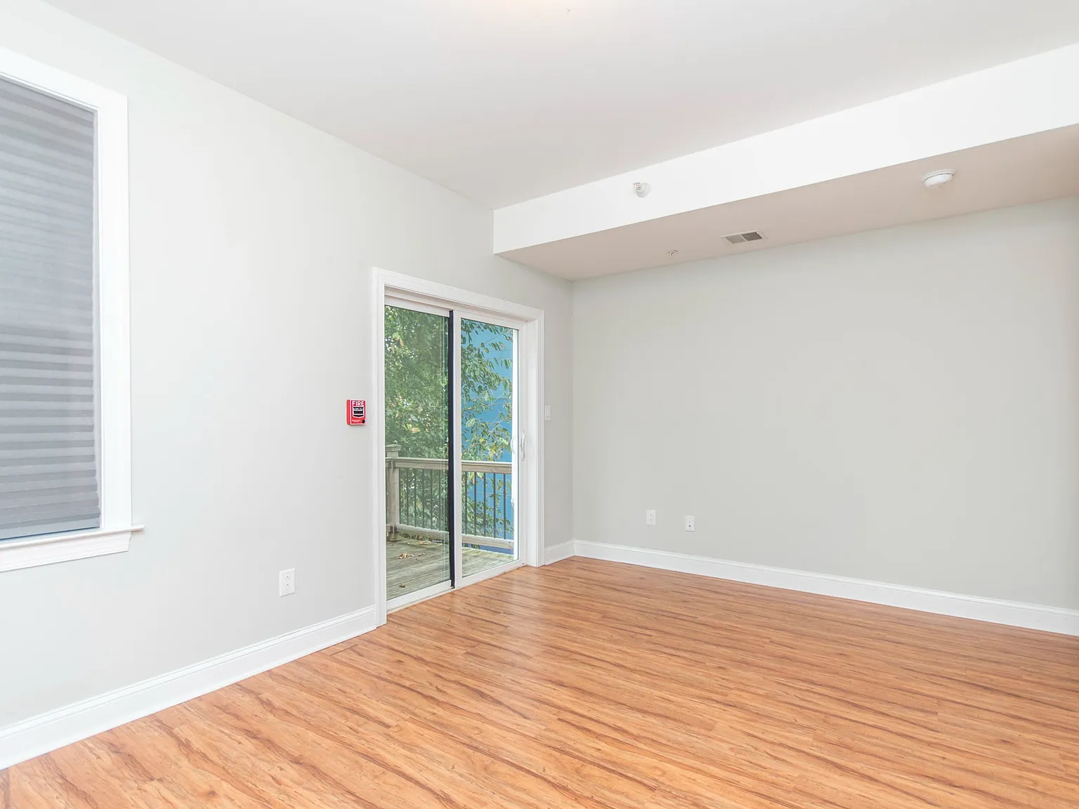 2 bed, 843 sqft, $1,581 — Photo 3