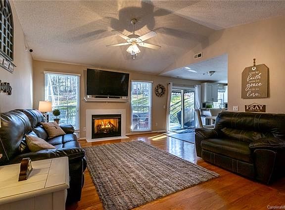3rd image of 4214 Shadowbrook Ct