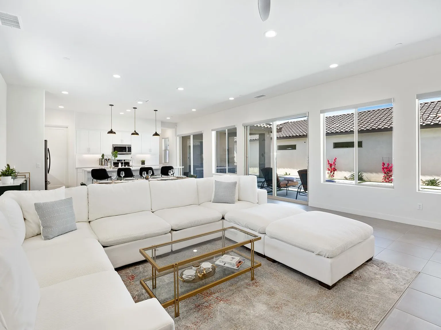 3 bed, 2.5 bath, 2131 sqft, $10,000 — Photo 2