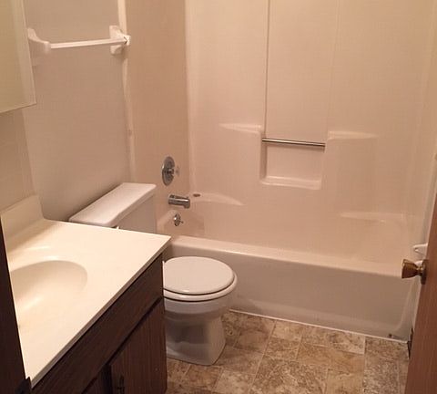 4th image of 2854 Continental Dr