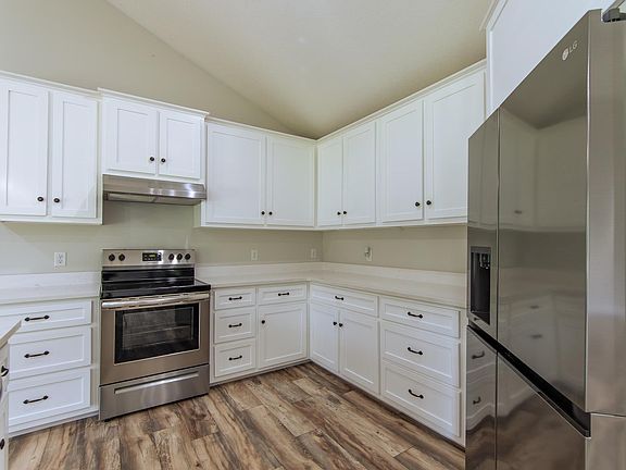 2nd image of 55 Columbus Ln