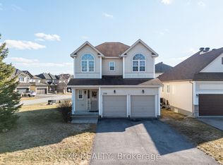 356 W Ridge Dr, Ottawa, ON K2S2G8