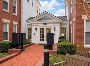 910 Powhatan St Unit 304S, Alexandria, VA