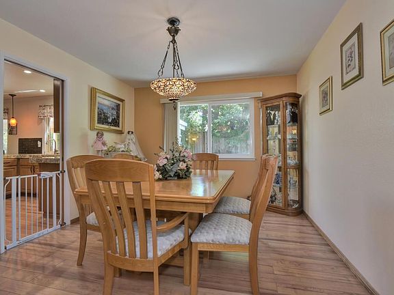4th image of 290 Moraga Way