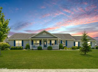 1826 Cinnamon Dr, Wapakoneta, OH 45895