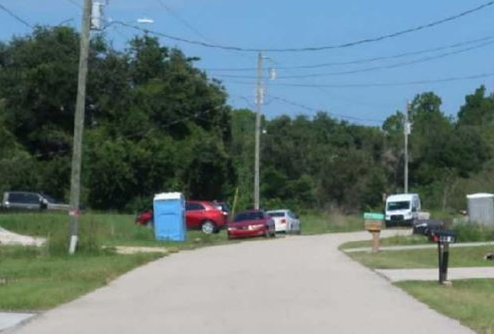 Exterior Neighborhood (street photo)