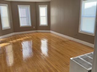 9 Plantation St APT 2, Worcester, MA 01604