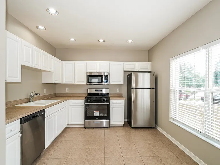 3202 Shamrock Park Pl — Photo 8