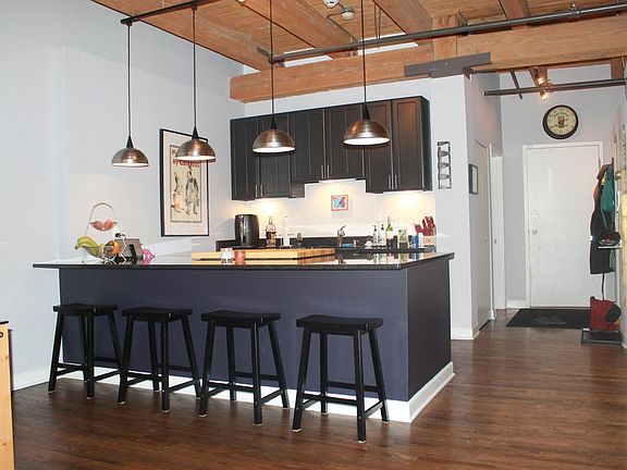 3rd image of 612 N Oakley Ave #104