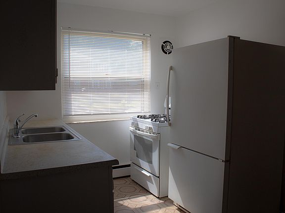 4th image of 2649 Westbrook Dr #1-4