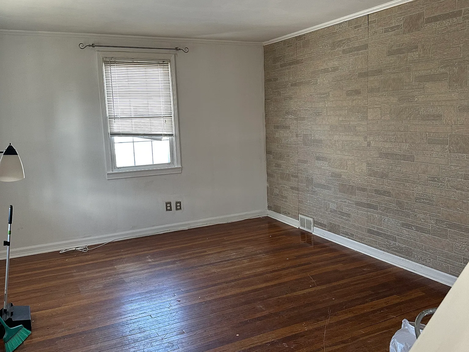 3 bed, 1.5 bath, 1302 sqft, $2,100 — Photo 1