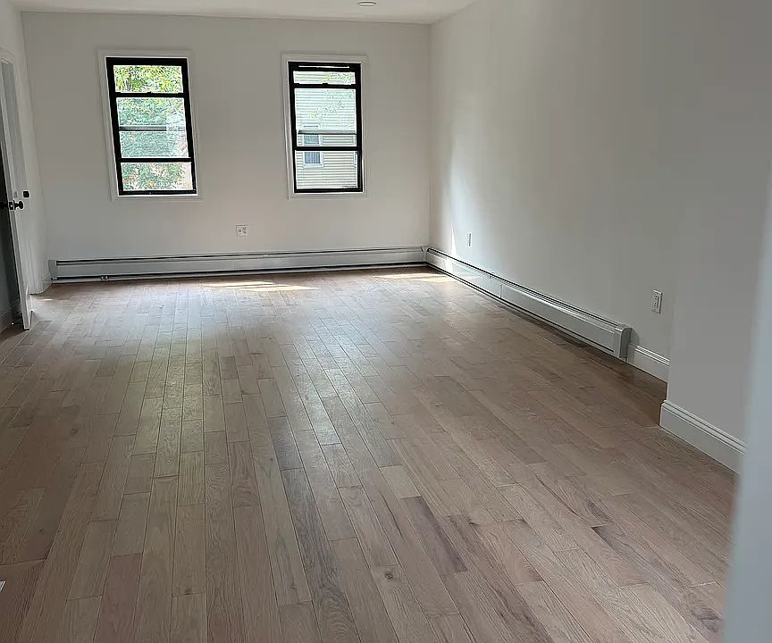 1st image of 125 Ainslie St APT 2