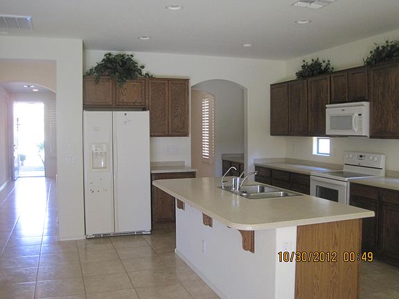 4th image of 2491 E Parkview Dr