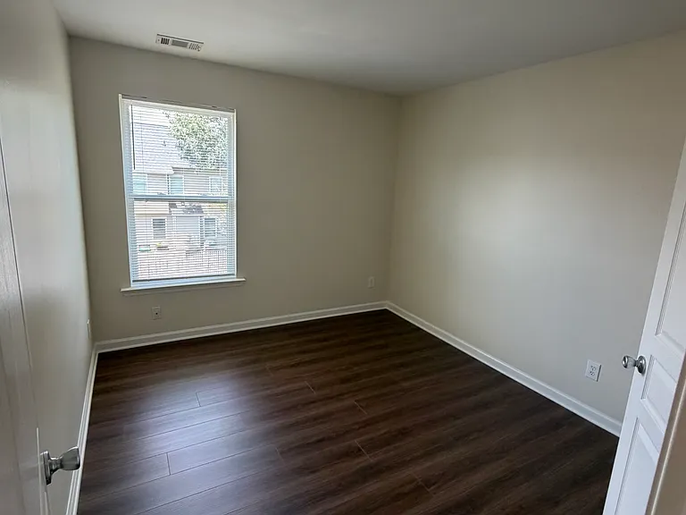 151 Hidden Lake Cir — Photo 8