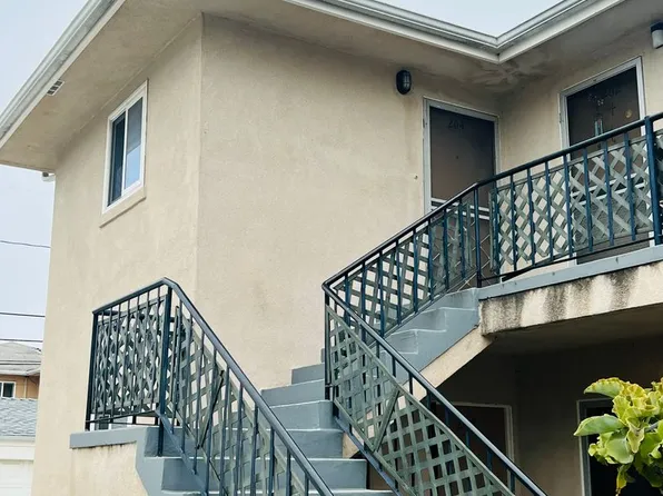 264 N Dos Caminos Ave, Ventura, CA 93003